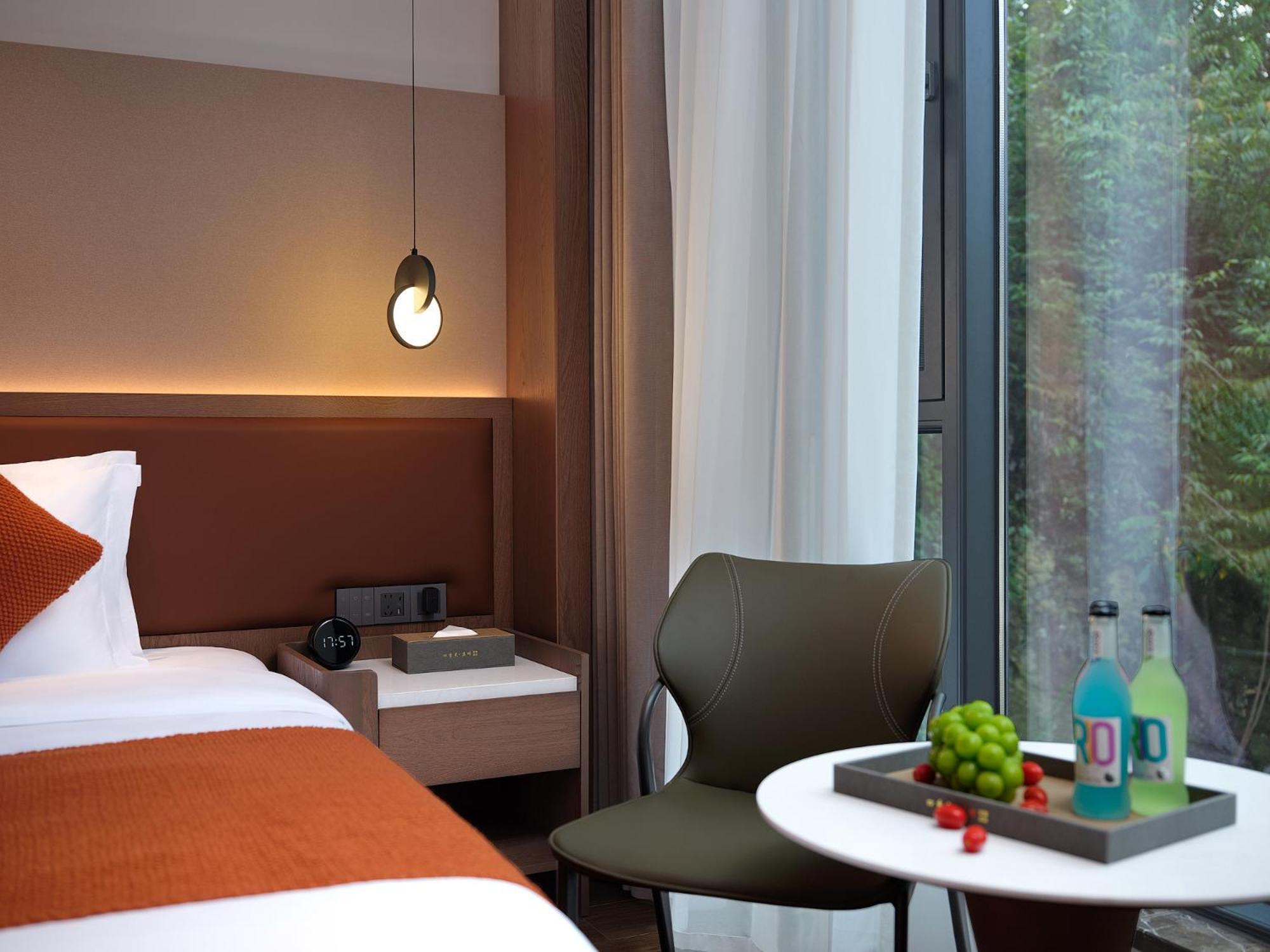 Zhangjiajie Utopia Hotel--Free One Way Pick Up Service Over 2 Nights エクステリア 写真