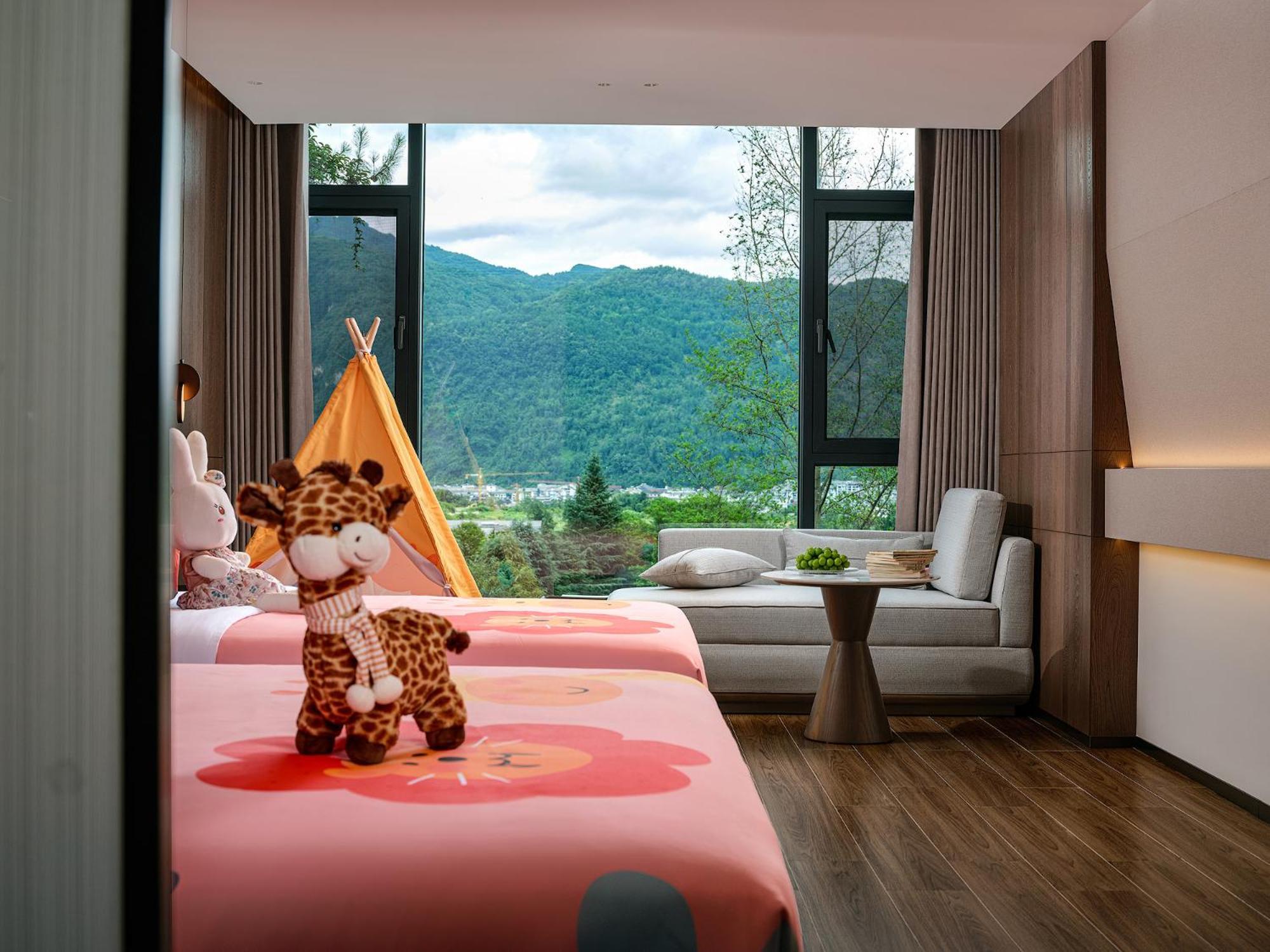 Zhangjiajie Utopia Hotel--Free One Way Pick Up Service Over 2 Nights エクステリア 写真