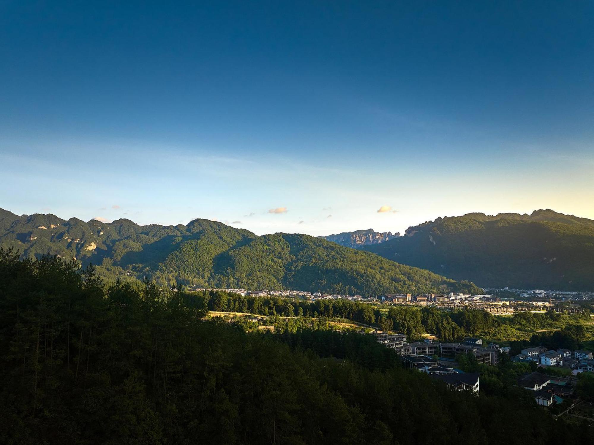 Zhangjiajie Utopia Hotel--Free One Way Pick Up Service Over 2 Nights エクステリア 写真