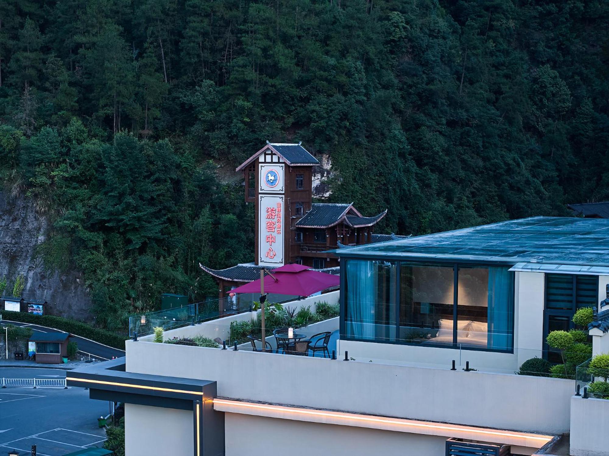 Zhangjiajie Utopia Hotel--Free One Way Pick Up Service Over 2 Nights エクステリア 写真