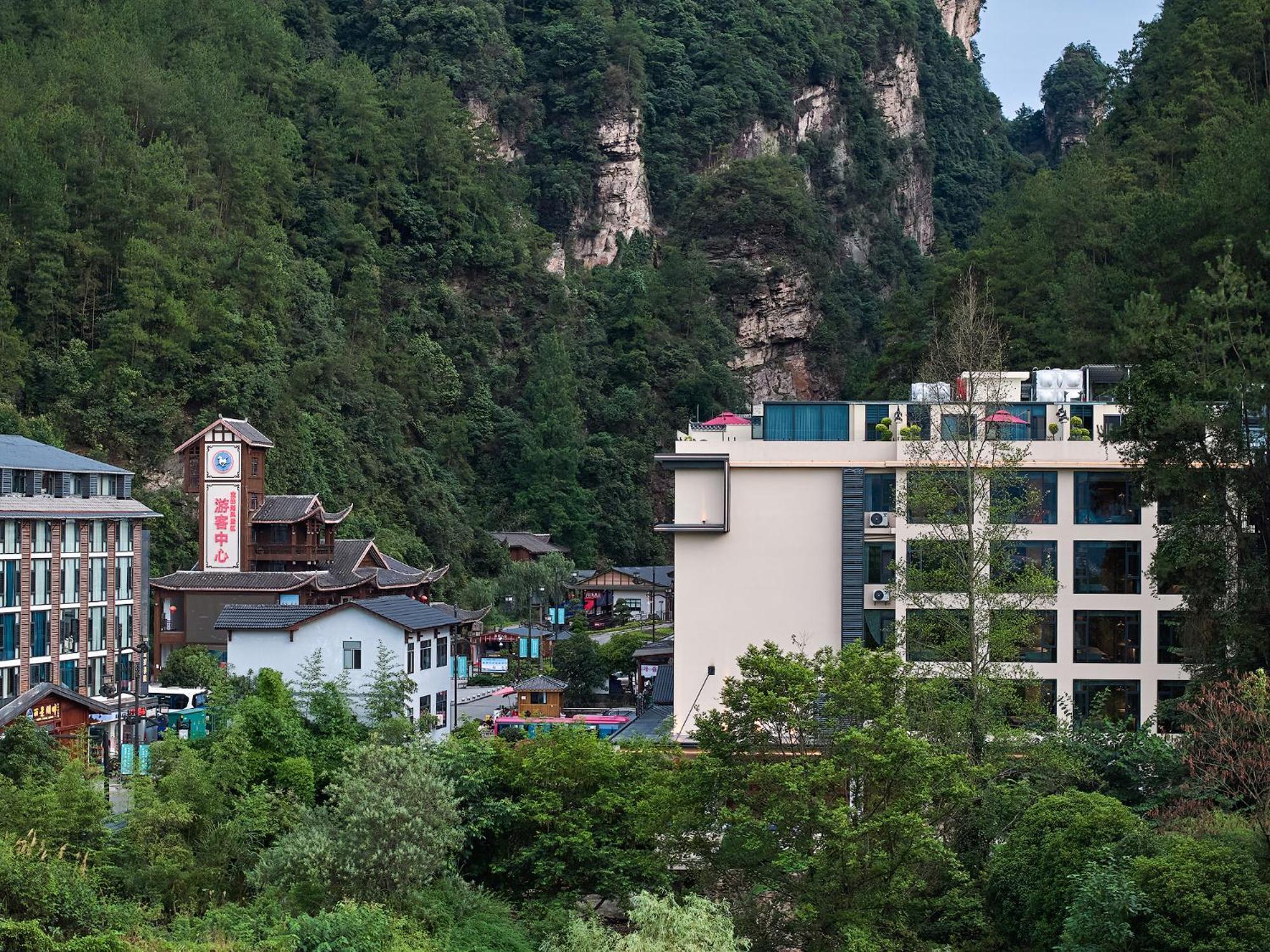 Zhangjiajie Utopia Hotel--Free One Way Pick Up Service Over 2 Nights エクステリア 写真